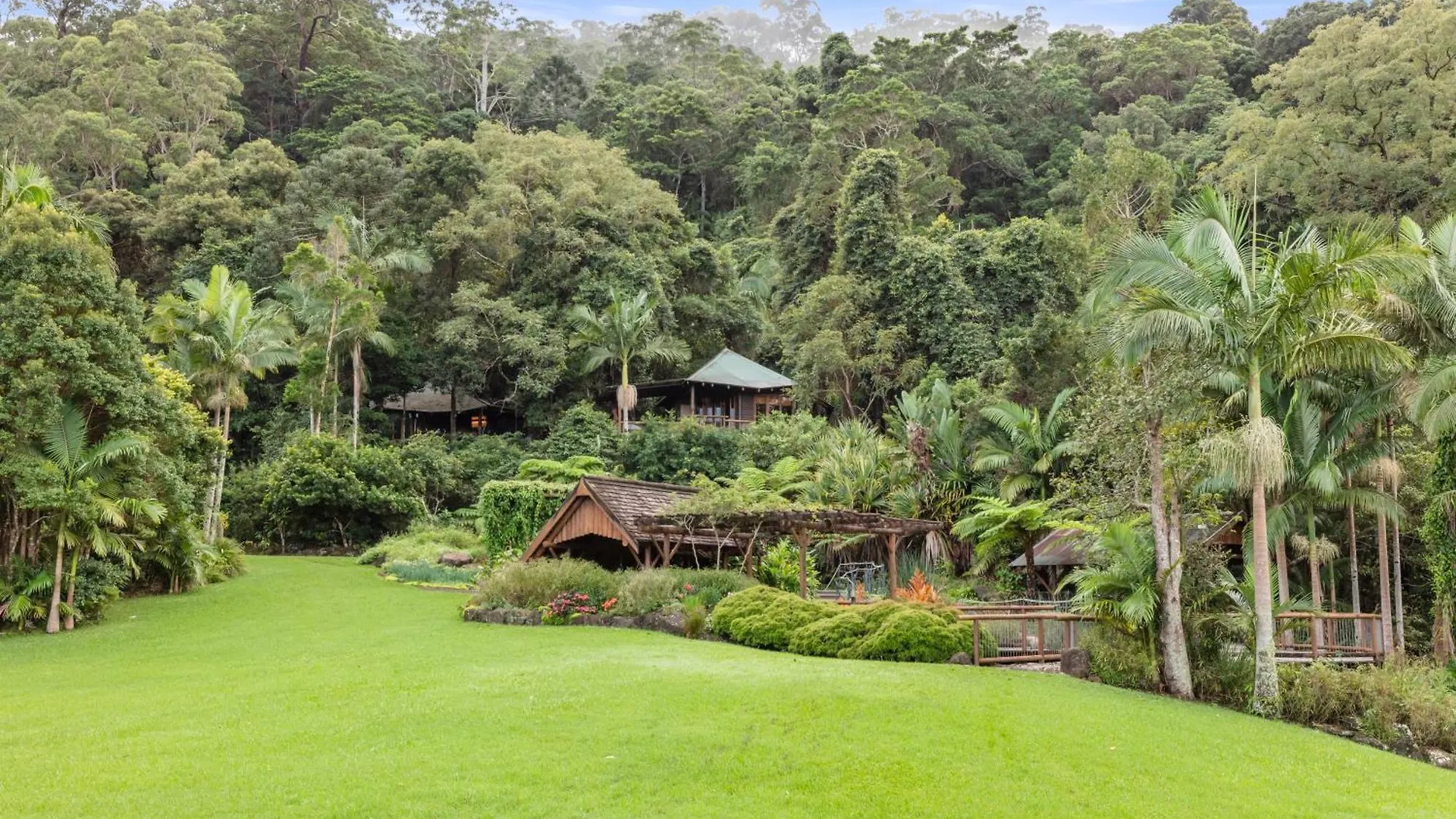 **** Resort Secrets On The Lake Montville Australia
