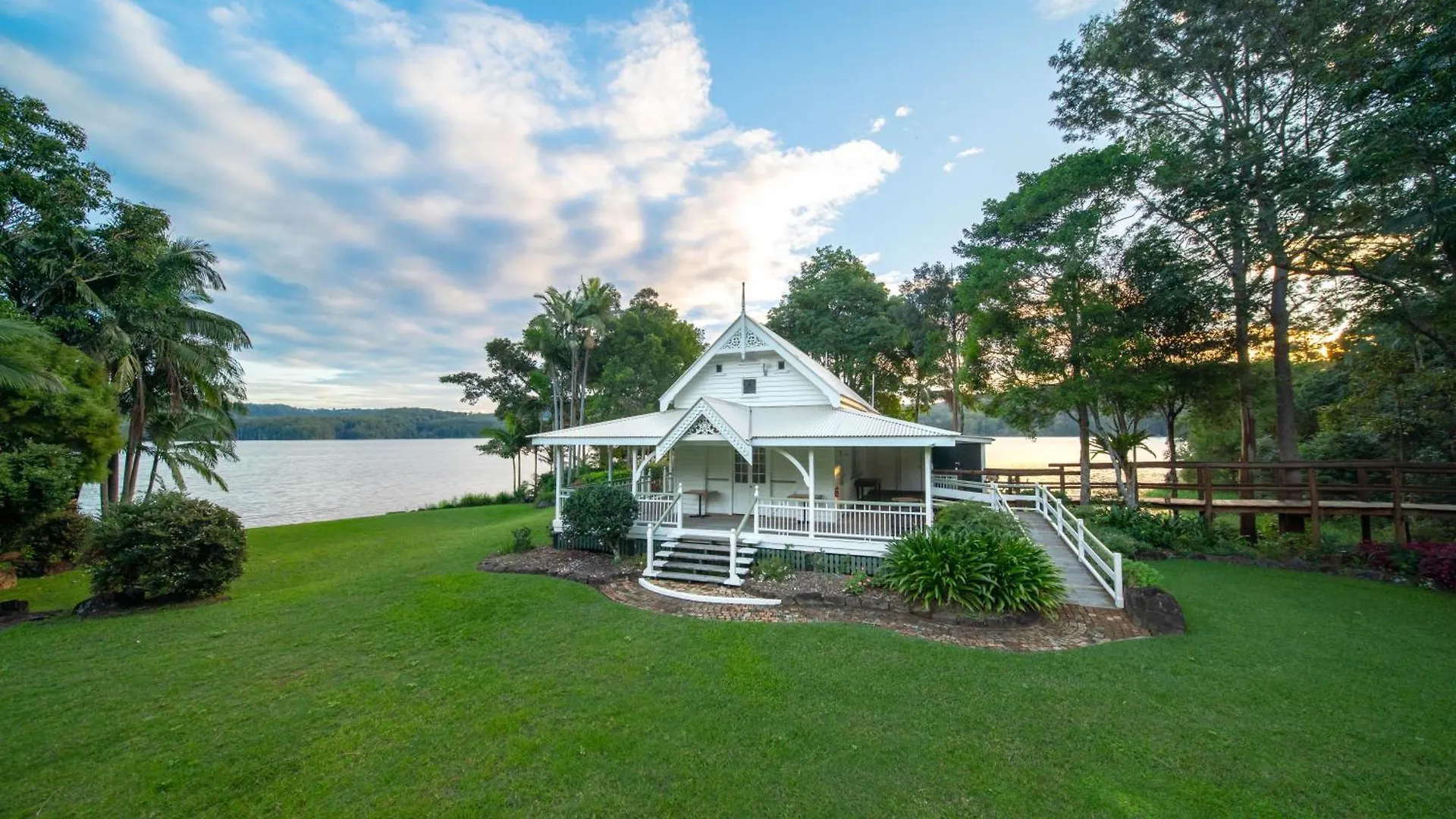 Secrets On The Lake Montville Resort