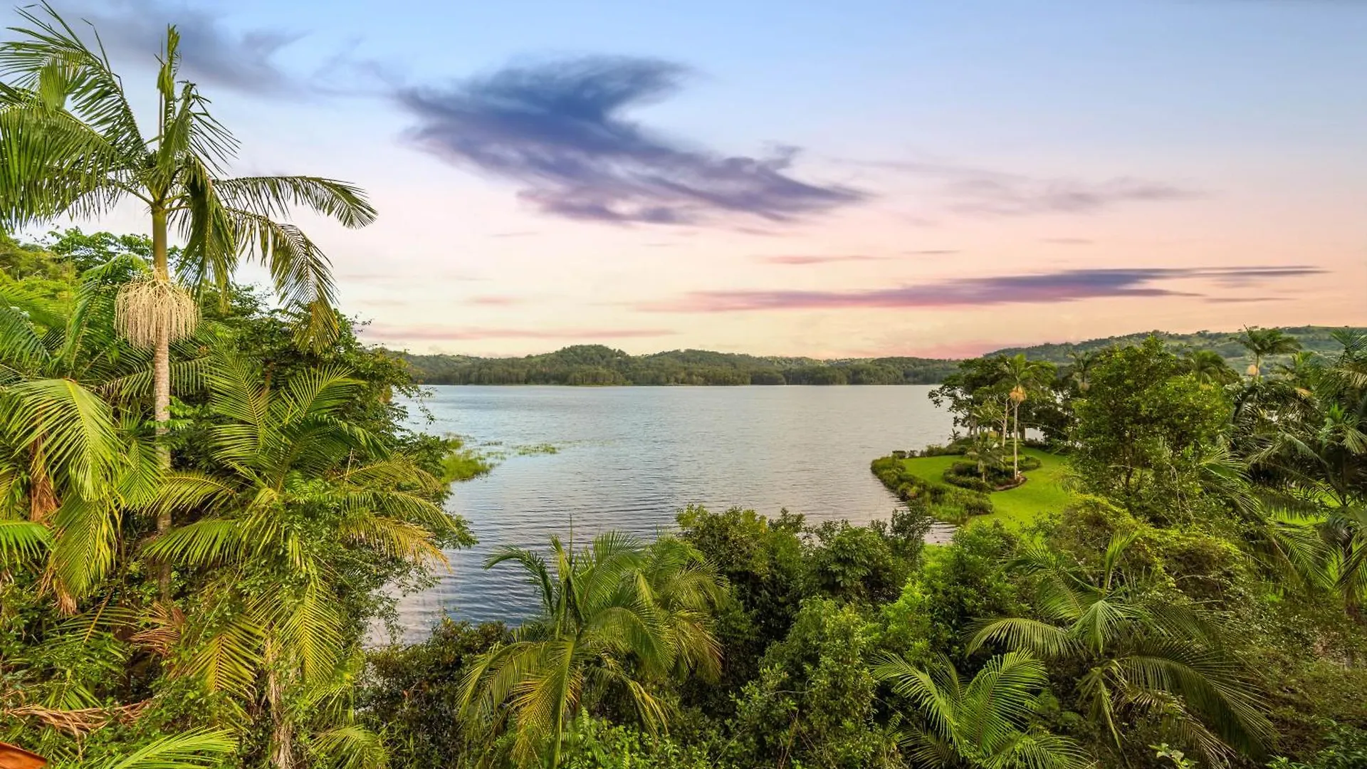 **** Resort Secrets On The Lake Montville Australia