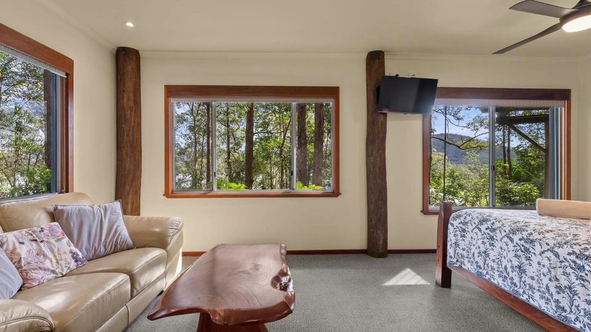 Secrets On The Lake Montville 4*,