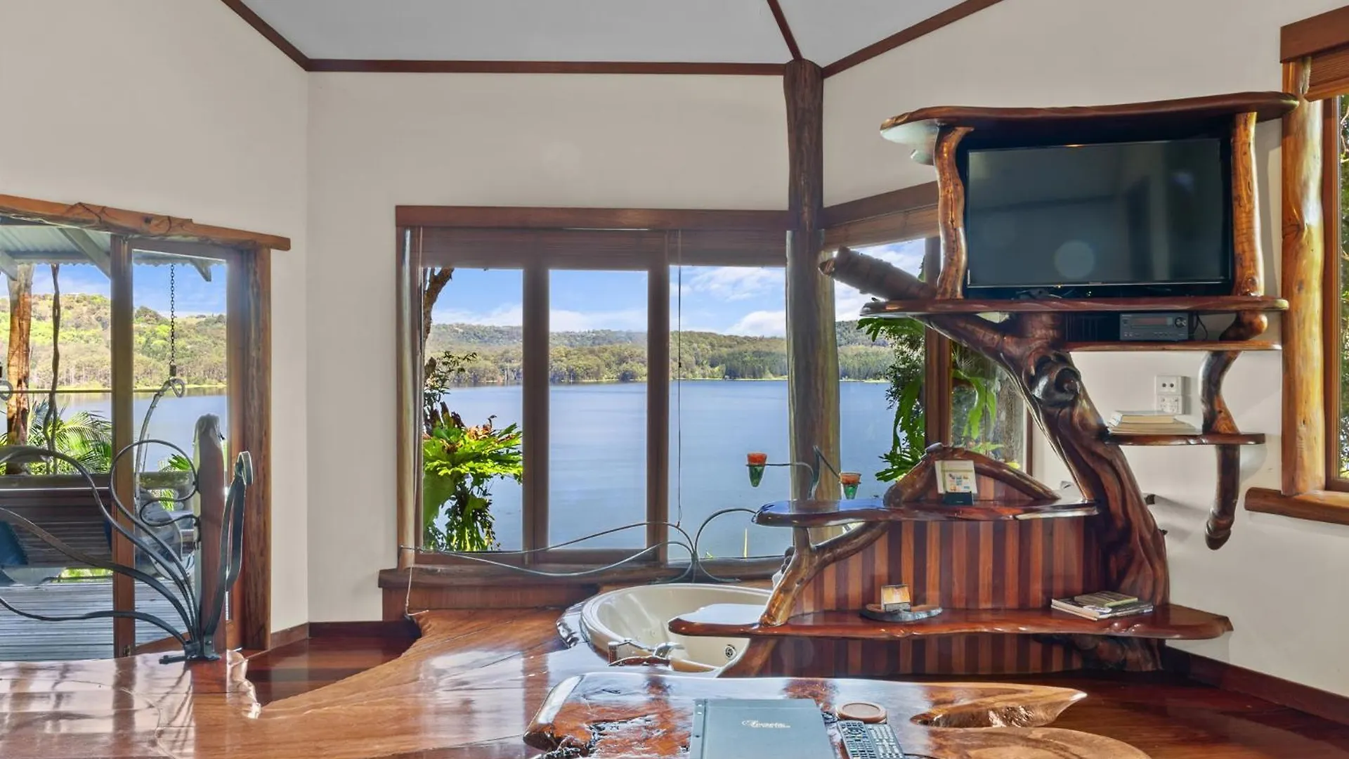 Secrets On The Lake Montville Resort