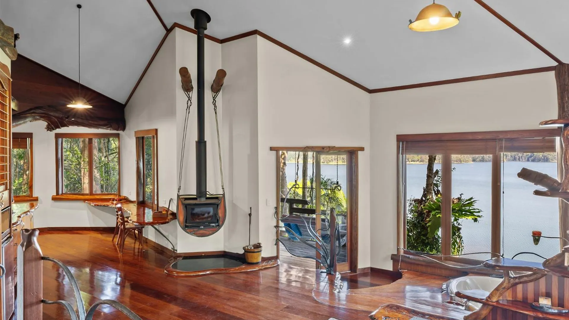 Secrets On The Lake Montville Australia