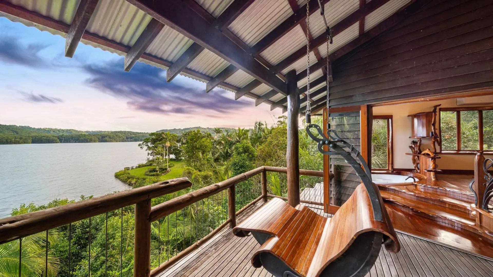 Secrets On The Lake Montville Australia